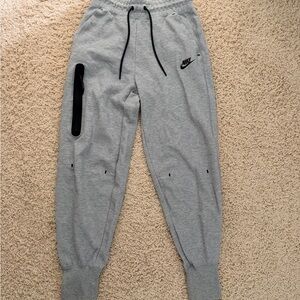 Nike Women’s Sportswear Tech Pants